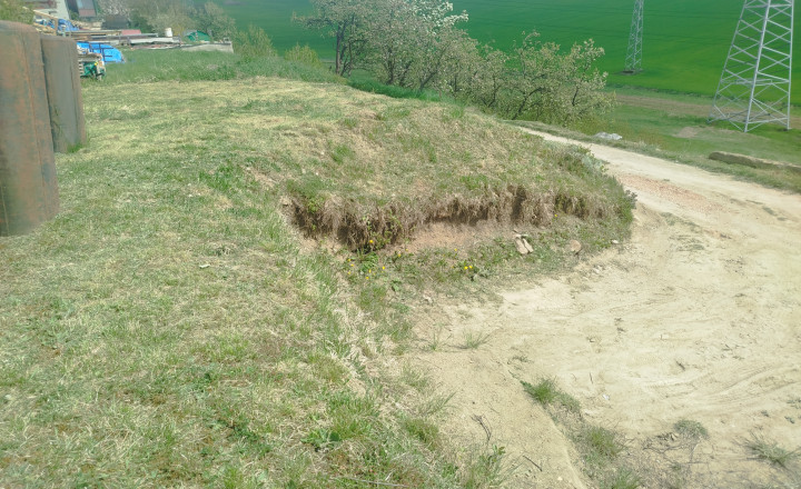 Slnečný pozemok 571m2 s pivnicou – TOP lokalita pri Smižanoch - fotografia 11