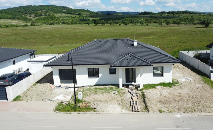 4 izbový bungalov, garáž, 600m2, Vinosady okres Pezinok