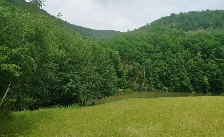 EXKLUZÍVNE: Rozprávkový pozemok 1 708 m2 priamo na brehu Hornádu – Margecany - fotografia 4