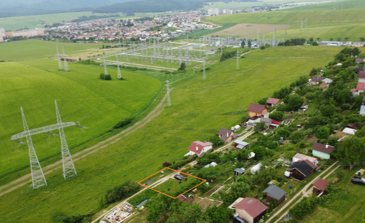 Slnečný pozemok 571m2 s pivnicou – TOP lokalita pri Smižanoch