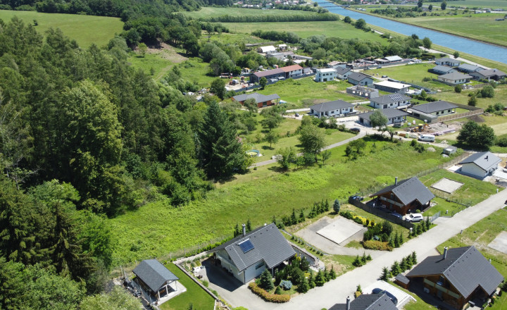 HLINÍK NAD VÁHOM - STAVEBNÝ POZEMOK SO STAVEBNÝM POVOLENÍM - fotografia 9