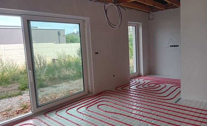Skolaudovaný! 4 izbový rodinný dom, 495m2 Kapria ulica Senec - fotografia 3
