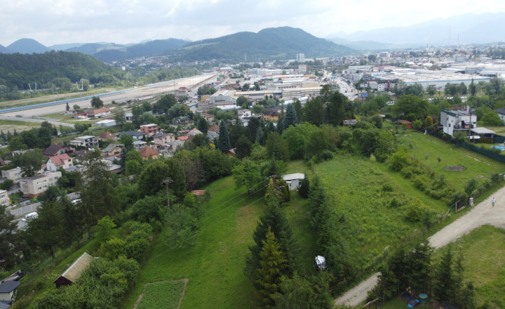 STRÁŽOV - REKREAČNÝ POZOMEK VÝMERA 1086 m2 - fotografia 1