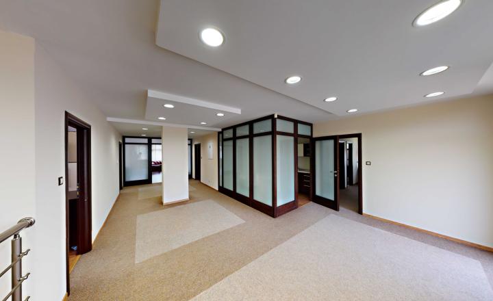 Veľká kancelária na prenájom  55,2 m2 s archívom ul. Jarmočná - fotografia 3
