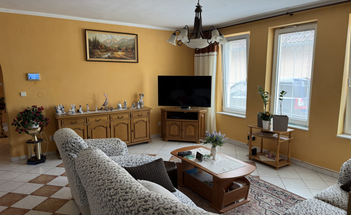 5 izbový rodinný dom v Šali + menší domček pre rodičov - fotografia 4