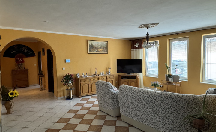 5 izbový rodinný dom v Šali + menší domček pre rodičov - fotografia 8