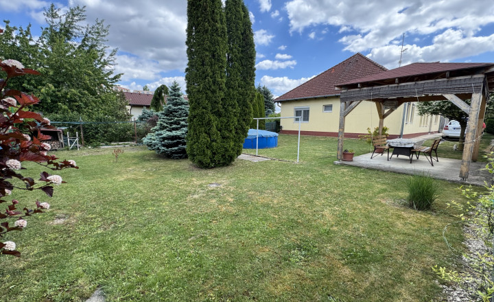 5 izbový rodinný dom v Šali + menší domček pre rodičov - fotografia 25