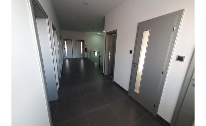 Moderní kancelárske priestory+3izb.byt, Piešťany,Ststaničná - fotografia 10