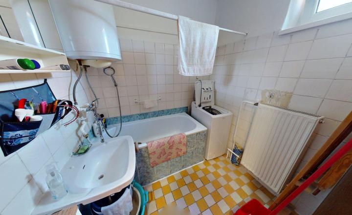 🔥 NOVÁ CENA 64 900 €! Veľký 3-izbový byt s loggiou v Smolníku – vytvorte si domov podľa seba - fotografia 1