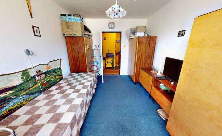 🔥 NOVÁ CENA 64 900 €! Veľký 3-izbový byt s loggiou v Smolníku – vytvorte si domov podľa seba - fotografia 3