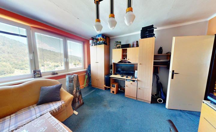 🔥 NOVÁ CENA 64 900 €! Veľký 3-izbový byt s loggiou v Smolníku – vytvorte si domov podľa seba - fotografia 8