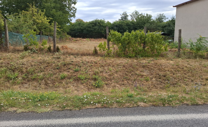 Slnečný pozemok na výstavbu domu, 850 m2, Čata, okr. Levivce