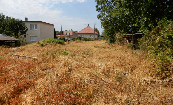 Slnečný pozemok na výstavbu domu, 850 m2, Čata, okr. Levivce - fotografia 1