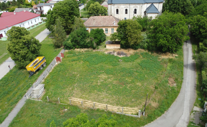 Slnečný pozemok 812 m2, Hronovce, okr. Levice