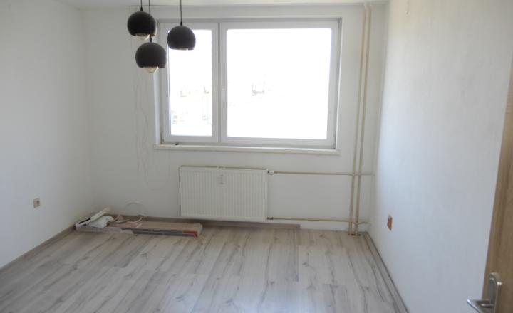 Slnečný 3 izbový byt, 86 m2, balkón, Demandice, okr.  Levice - fotografia 1