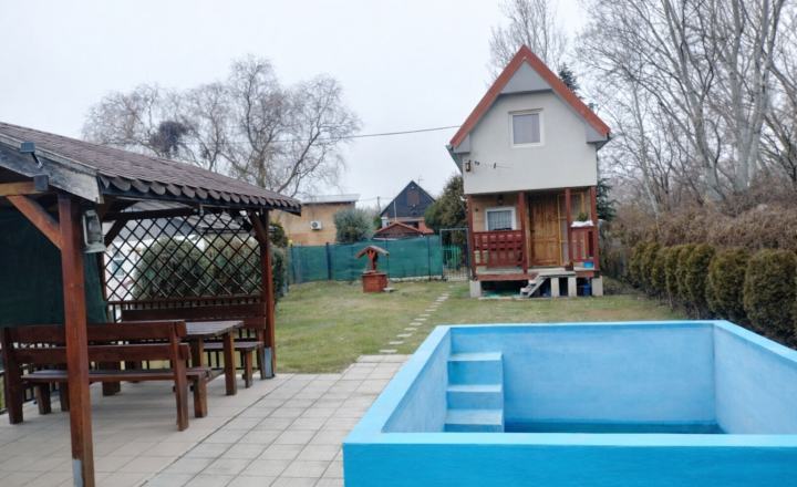 Exkluzivne na predaj Chata s Bazénom v Kráľovej nad Váhom - fotografia 1