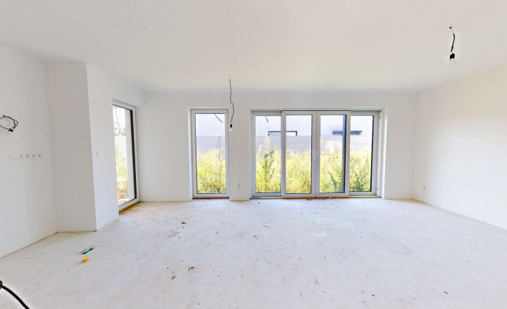 4 izbový bungalov, garáž, 540m2, Hájna ulica, Bernolákovo - fotografia 1
