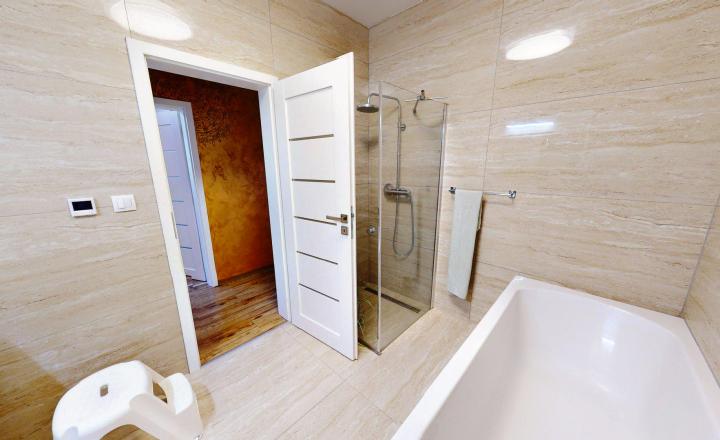 4 izbový moderný RD Galanta- Mládežnícka štvrť - fotografia 14