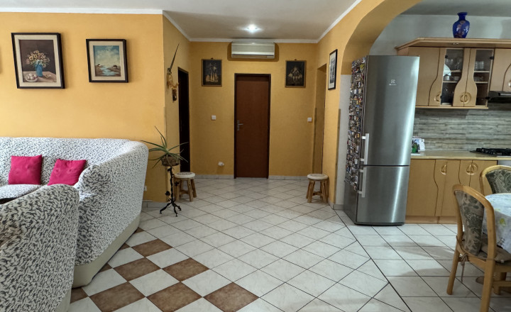 5 izbový rodinný dom v Šali + menší domček pre rodičov - fotografia 20