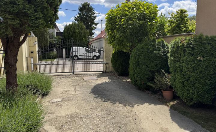 5 izbový rodinný dom v Šali + menší domček pre rodičov - fotografia 27