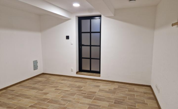 Prenájom pre pestrú ponuku služieb pešia zóna Šaľa 200 m2 alebo po miestnostiach - fotografia 7