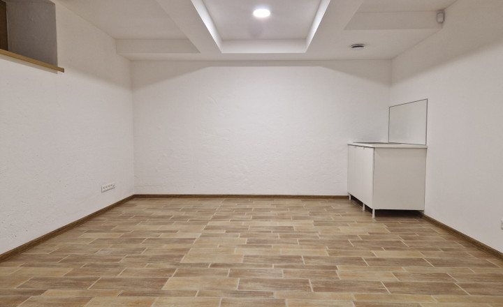 Prenájom pre pestrú ponuku služieb pešia zóna Šaľa 200 m2 alebo po miestnostiach - fotografia 8