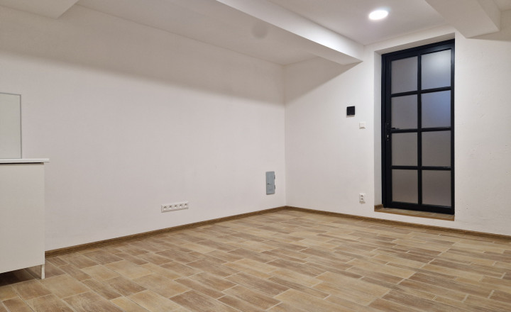 Prenájom pre pestrú ponuku služieb pešia zóna Šaľa 200 m2 alebo po miestnostiach - fotografia 9