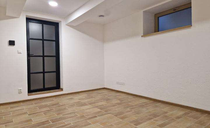 Prenájom pre pestrú ponuku služieb pešia zóna Šaľa 200 m2 alebo po miestnostiach - fotografia 10