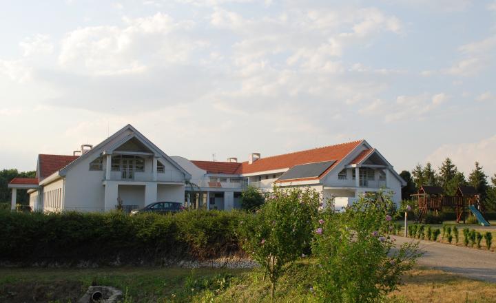 Vila Ranč - Krásna príroda, jazero, chov koní, apartmány, bazén, bowling, spoločenské akcie, kopec prírody, športu a relaxu