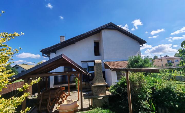 Exkluzívne na predaj  5 izbový  rodinný dom - fotografia 2