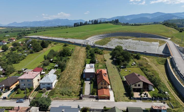 STAVEBNÝ POZEMOK 10 MIN. OD CENTRA, 800m², ŽILINA - BYTČICA - fotografia 1