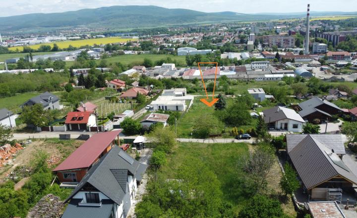 Krásny pozemok na stavbu 1 alebo 2 rodinných domov Zlaté Moravce - fotografia 3