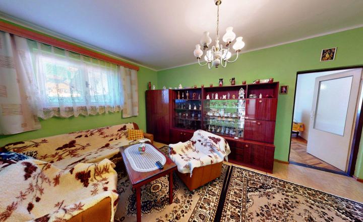 NA PREDAJ VEĽKÝ RODINNÝ DOM V OBCI VIŠŇOVÉ, POZEMOK 775 m2 - fotografia 9