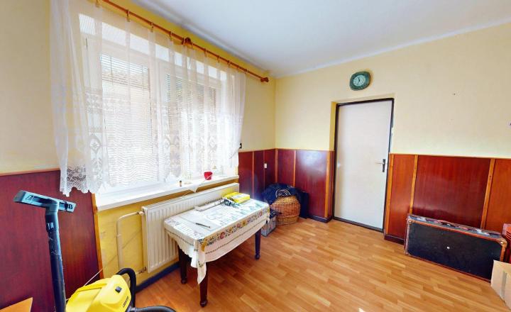 NA PREDAJ VEĽKÝ RODINNÝ DOM V OBCI VIŠŇOVÉ, POZEMOK 775 m2 - fotografia 12