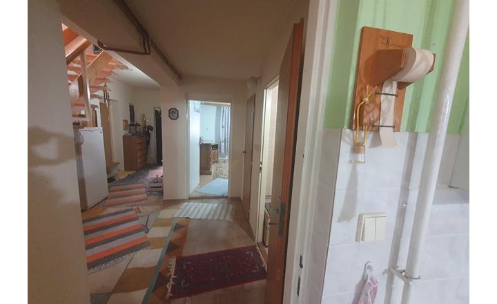 Zaujímavý dom 5iz.1438m2+garáž+4x park. Dolné  Dubové pri TT - fotografia 11