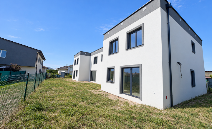 NOVOSTAVBA 4-izbového rodinného domu v MALINOVE | 119 m² | 3 PARKOVACIE MIESTA