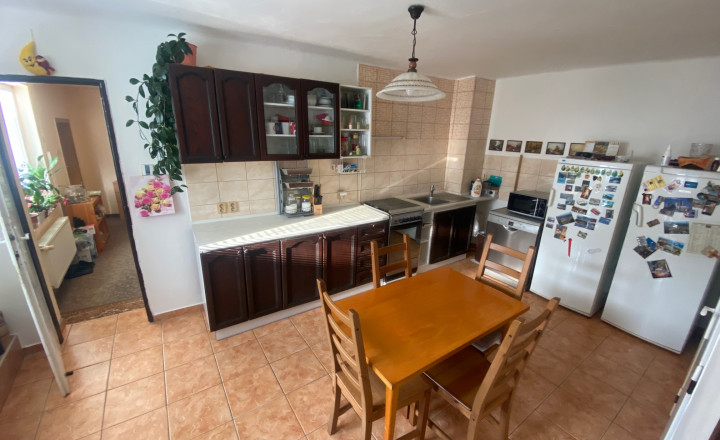 Rodinný dom v Slovenskom Grobe, 110 m2 – veľký pozemok 2 142 m² , všetky IS