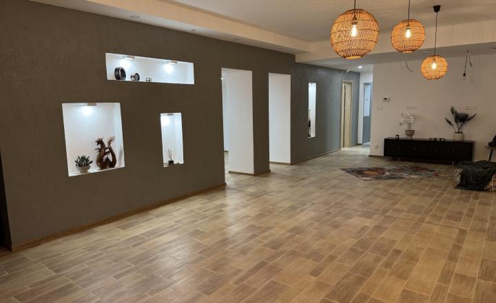 Prenájom pre pestrú ponuku služieb pešia zóna Šaľa 200 m2 alebo po miestnostiach - fotografia 1