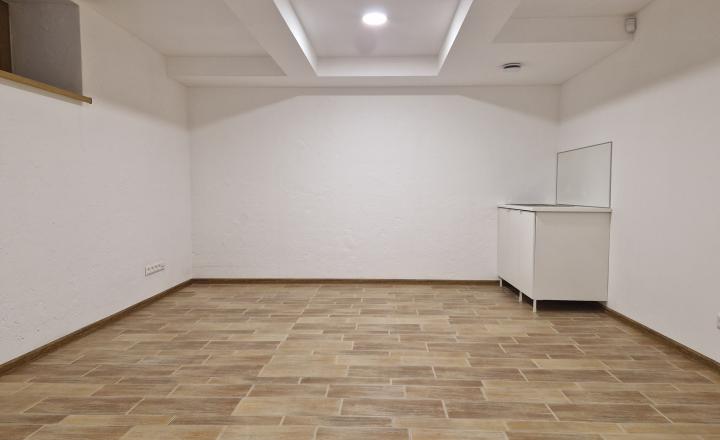Prenájom pre pestrú ponuku služieb pešia zóna Šaľa 200 m2 alebo po miestnostiach - fotografia 7