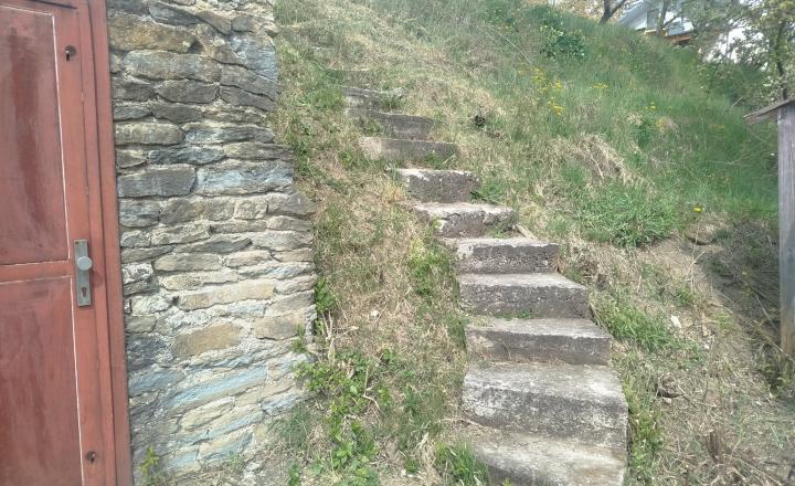 Slnečný pozemok 571m2 s pivnicou – TOP lokalita pri Smižanoch - fotografia 5
