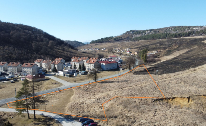 1,5624 ha v Žehre: Architektonická výzva pod Dreveníkom s trvalým výhľadom