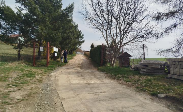 Slnečná záhrada s masívnou pivnicou  a krásnym výhľadom na okolie v Spišskej Novej Vsi - fotografia 6