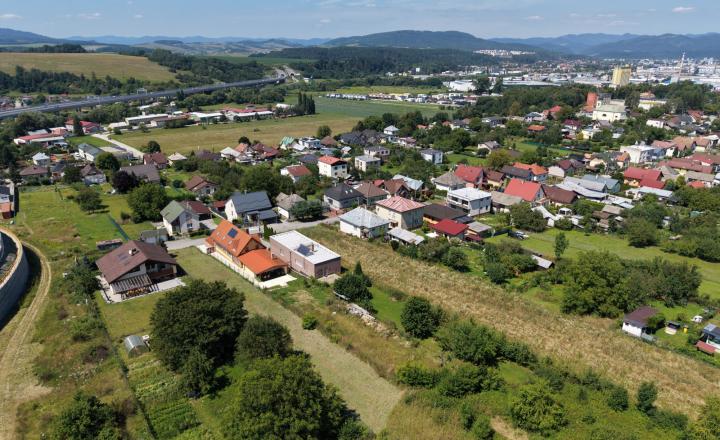 STAVEBNÝ POZEMOK 10 MIN. OD CENTRA, 800m², ŽILINA - BYTČICA - fotografia 1