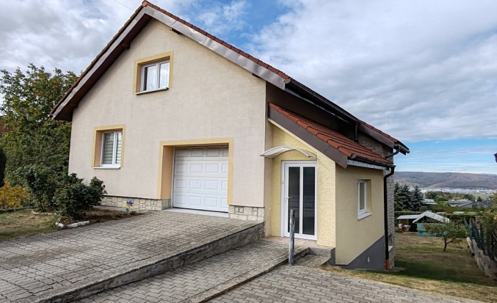 NA PREDAJ! VEĽKÝ RODINNÝ DOM v obci ZÁBORSKÉ pozemok 1060m2