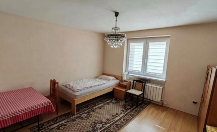 NA PREDAJ! VEĽKÝ RODINNÝ DOM v obci ZÁBORSKÉ pozemok 1060m2 - fotografia 6