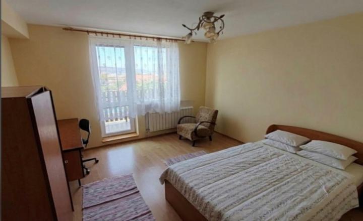 NA PREDAJ! VEĽKÝ RODINNÝ DOM v obci ZÁBORSKÉ pozemok 1060m2 - fotografia 4