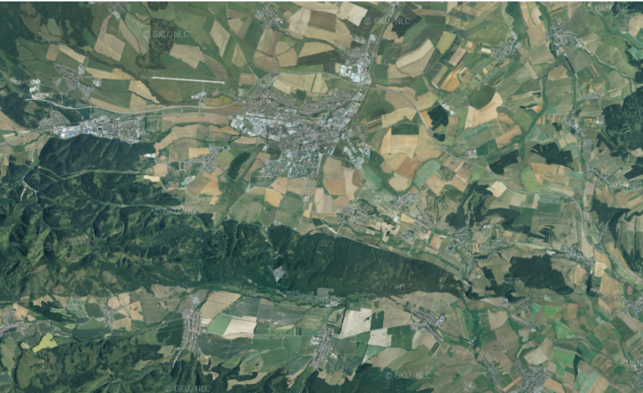 Na predaj ! Stavebný pozemok 400m2 len 10 km od Popradu !!! - fotografia 1