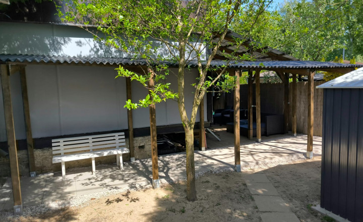 Záhrada s chatkou, bazénom a záhradným domčekom 276 m2