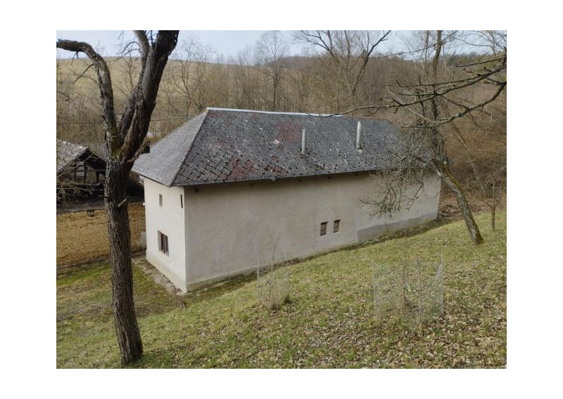 Pozemok s chalupou v obci Podkylava o výmere 8852m2.