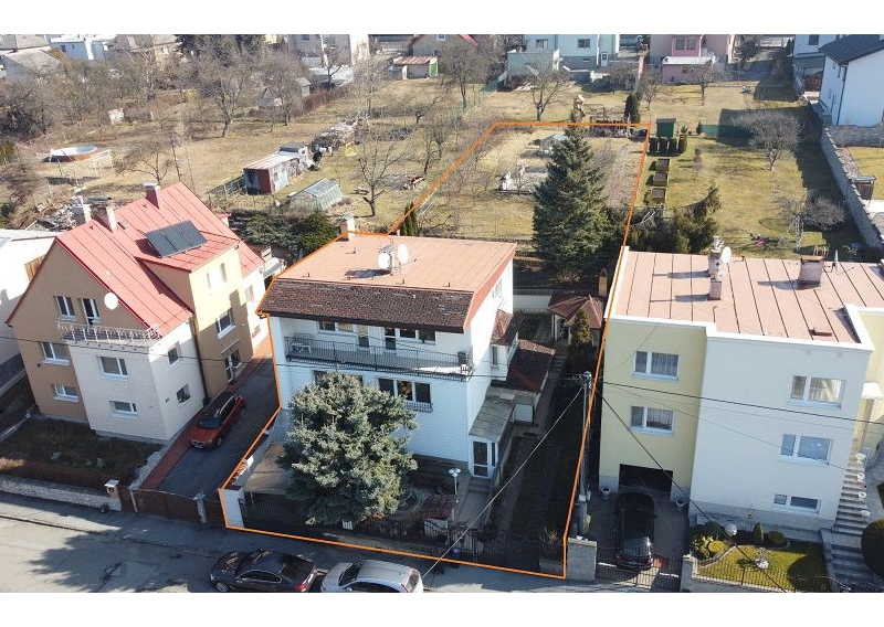 ZNÍŽENÁ CENA... EXKLUZÍVNE! VILA-DOM V PREŠOVE VÝBORNÁ LOKALITA, na pozemku o výmere 1013 m2.